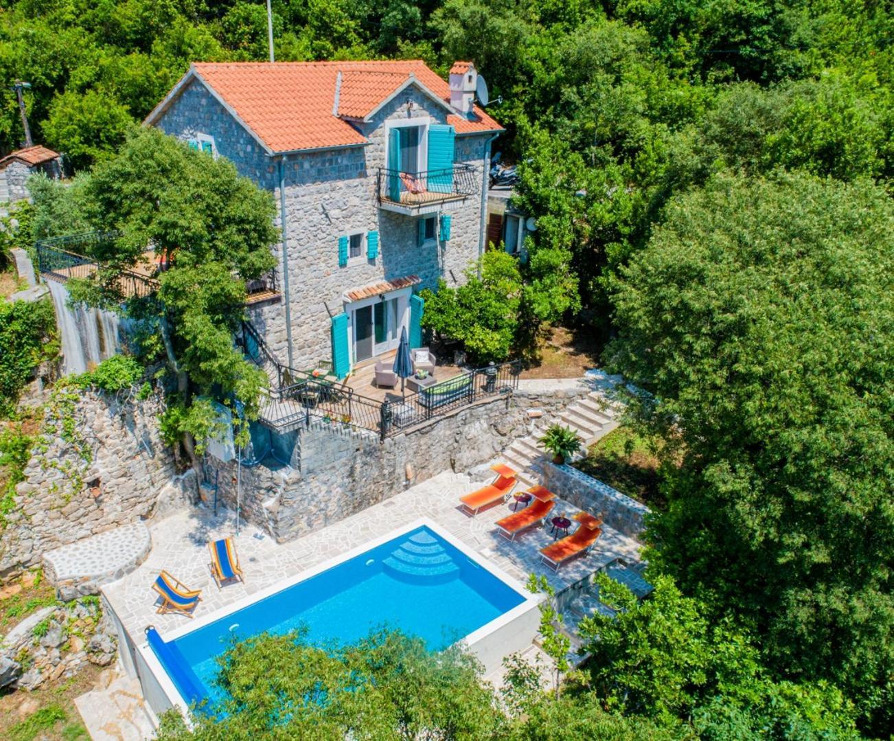 Villa Toscana With A Pool 蒂瓦特 外观 照片